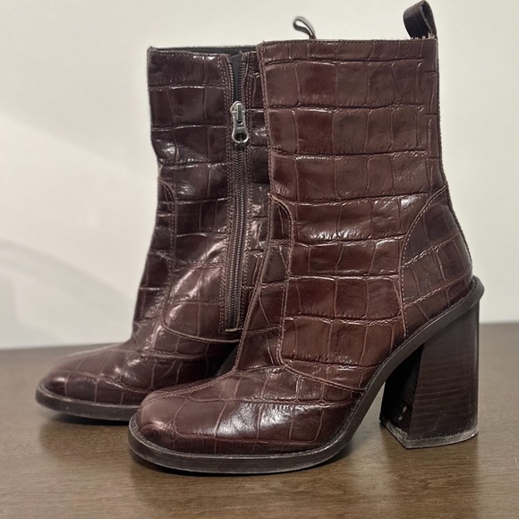 Brown leather crocodile booties. Size 6! - Picture 3 of 3